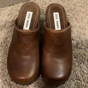 Vintage 70s style Steve Madden clogs